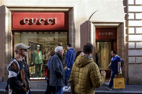 proteste torino gucci|Gucci’s Staff Goes on Strike in Protest of Milan Relocation Plans.